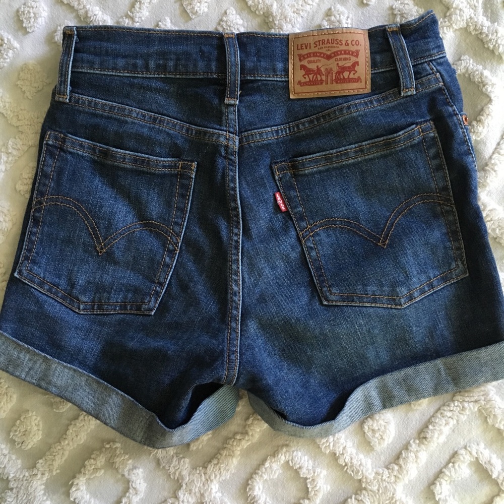 Levi’s wedgie shorts